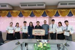 แสดงความยินดีกับนักศึกษาที่ได้รับรางวัลการประกวดภาพยนตร์สั้น